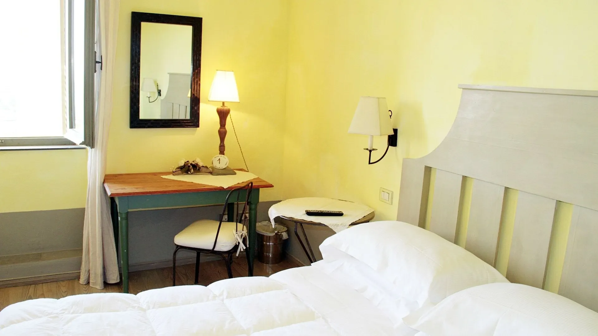 Bed & Breakfast Locanda Delle Mura Anna De Croy Magliano in Toscana Italy